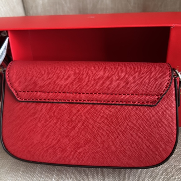 Guess “Sandria Mini” Crossbody NWT - Picture 4 of 8